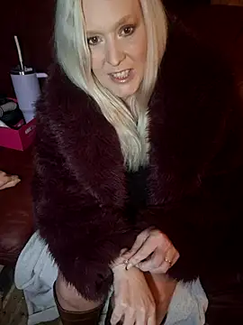 Bouncy-Bella28X online show from 01-09-26, 11:57