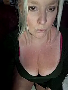 Snapshot of Bouncy-Bella28X chatting on 06-03-26, 04:12 Bouncy-Bella28X online show from 06-03-26, 04:12