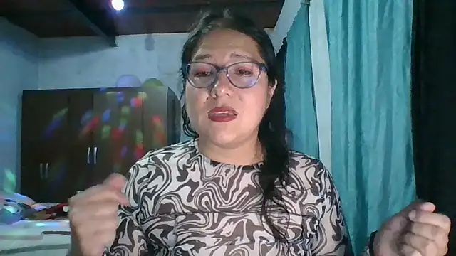 Snapshot of scarlett_widow_ chatting on 10-08-25, 02:53 scarlett widow online show from 10-08-25, 02:53