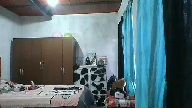 Snapshot of scarlett_widow_ chatting on 10-13-25, 11:43 scarlett widow online show from 10-13-25, 11:43