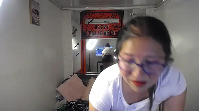 Snapshot of scarlett_widow_ chatting on 10-19-25, 02:56 scarlett widow online show from 10-19-25, 02:56