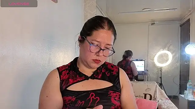 Snapshot of scarlett_widow_ chatting on 05-16-26, 03:14 scarlett widow online show from 05-16-26, 03:14