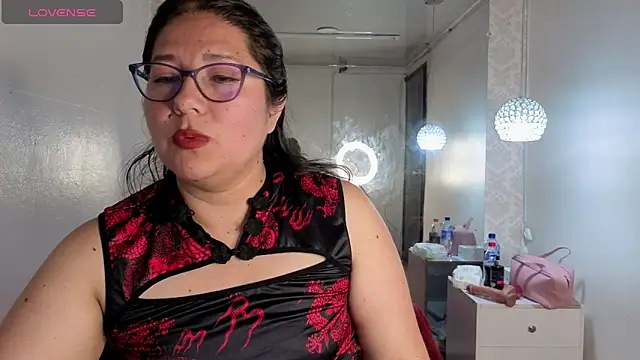 Snapshot of scarlett_widow_ chatting on 06-03-26, 03:20 scarlett widow online show from 06-03-26, 03:20