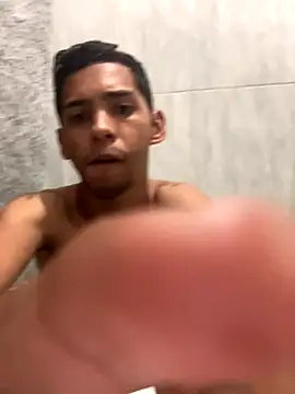 Snapshot of Oqui chatting on 10-07-25, 11:35 Oqui online show from 10-07-25, 11:35