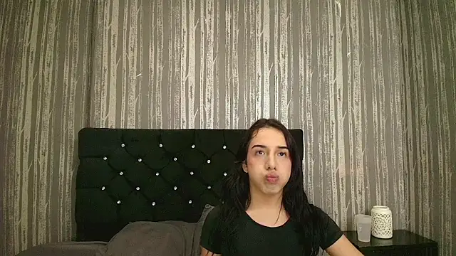 Snapshot of Alicee_Moonn chatting on 06-23-26, 07:34 Alicee Moonn online show from 06-23-26, 07:34