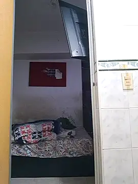 Snapshot of SweettyNaugthy chatting on 09-19-25, 07:10 SweettyNaugthy online show from 09-19-25, 07:10