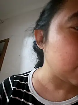 Snapshot of SweettyNaugthy chatting on 10-10-25, 04:00 SweettyNaugthy online show from 10-10-25, 04:00