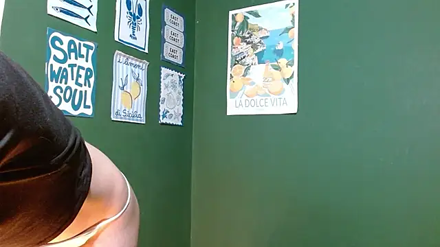 Snapshot of Roxiehood chatting on 11-23-25, 02:00 Roxiehood online show from 11-23-25, 02:00