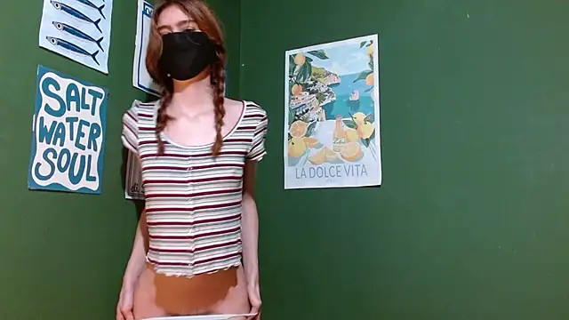 Snapshot of Roxiehood chatting on 11-27-25, 02:02 Roxiehood online show from 11-27-25, 02:02