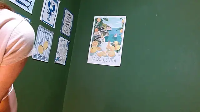 Snapshot of Roxiehood chatting on 12-03-25, 01:46 Roxiehood online show from 12-03-25, 01:46