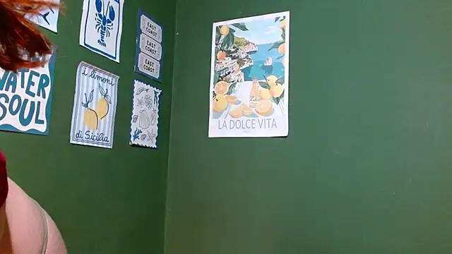 Snapshot of Roxiehood chatting on 12-14-25, 10:25 Roxiehood online show from 12-14-25, 10:25