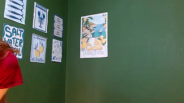 Snapshot of Roxiehood chatting on 12-22-25, 02:19 Roxiehood online show from 12-22-25, 02:19