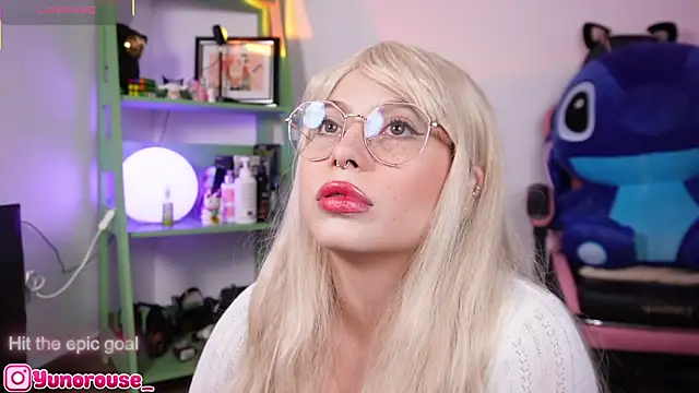 YunoRose  online show from 10-21-25, 03:18