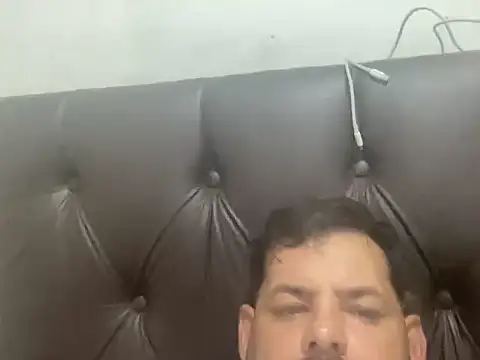 Snapshot of Almir10 chatting on 04-27-26, 07:23 Almir10 online show from 04-27-26, 07:23