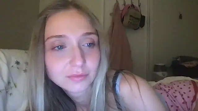 Snapshot of rose_puzzy69 chatting on 02-07-26, 01:53 rose puzzy69 online show from 02-07-26, 01:53