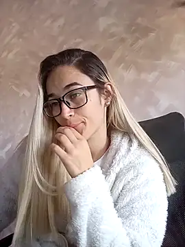 Snapshot of Mariam_Arango chatting on 10-06-25, 09:23 Mariam Arango online show from 10-06-25, 09:23