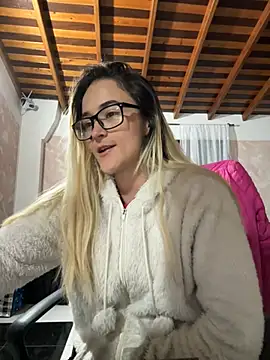 Snapshot of Mariam_Arango chatting on 01-14-26, 10:10 Mariam Arango online show from 01-14-26, 10:10
