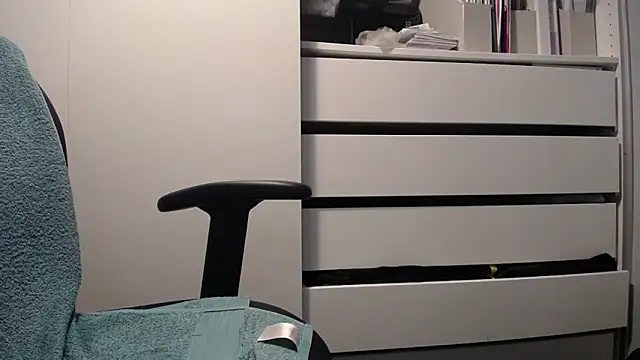 Snapshot of Colbaker6969 chatting on 12-19-25, 01:18 Colbaker6969 online show from 12-19-25, 01:18