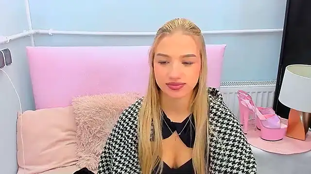 Snapshot of EvetteRose chatting on 10-25-25, 02:56 EvetteRose online show from 10-25-25, 02:56