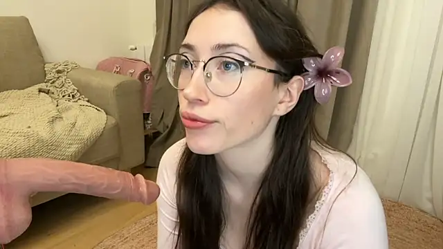 Snapshot of Kelly_Berry__ chatting on 12-16-25, 05:18 Kelly Berry online show from 12-16-25, 05:18