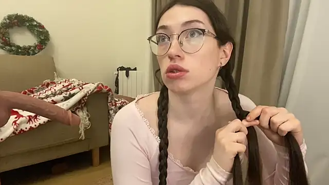 Snapshot of Kelly_Berry__ chatting on 12-21-25, 05:42 Kelly Berry online show from 12-21-25, 05:42