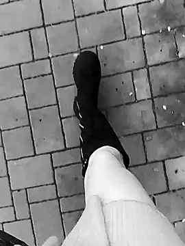 Snapshot of KOte7 chatting on 11-25-25, 10:48 KOte7 online show from 11-25-25, 10:48