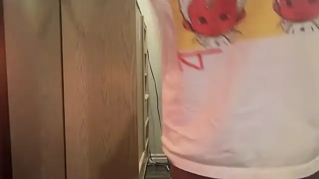 Snapshot of kSwisssxxx chatting on 10-28-25, 06:39 kSwisssxxx online show from 10-28-25, 06:39