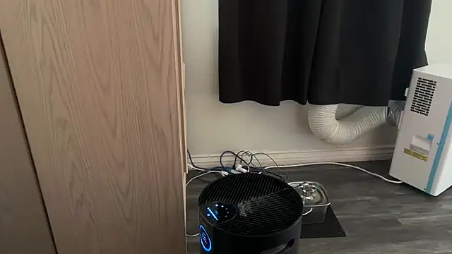 Snapshot of kSwisssxxx chatting on 11-06-25, 10:43 kSwisssxxx online show from 11-06-25, 10:43