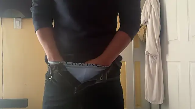 Snapshot of kSwisssxxx chatting on 11-22-25, 06:29 kSwisssxxx online show from 11-22-25, 06:29