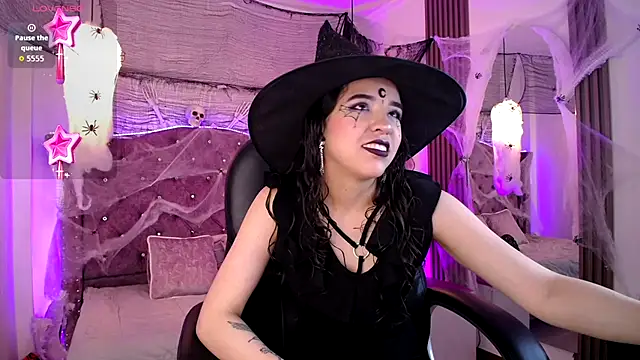 Snapshot of Amara_Davis chatting on 10-29-25, 04:59 Amara Davis online show from 10-29-25, 04:59