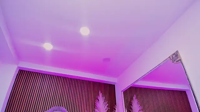 Snapshot of SelenaStonne chatting on 12-22-25, 08:06 SelenaStonne online show from 12-22-25, 08:06