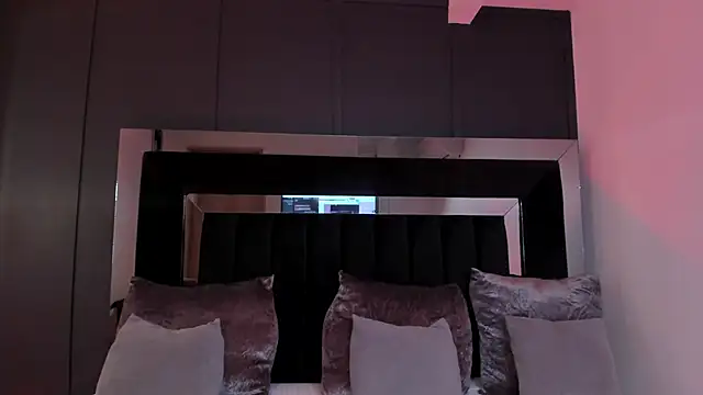 sofiaa brown online show from 10-17-25, 04:59