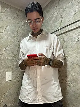 samm4044 online show from 10-26-25, 03:56