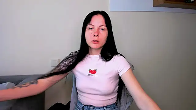 Snapshot of Elle_Pearl_ chatting on 05-15-26, 05:58 Elle Pearl online show from 05-15-26, 05:58