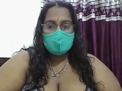 Snapshot of Reena-gowda chatting on 09-09-25, 06:18 Reena-gowda online show from 09-09-25, 06:18