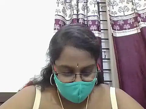 Snapshot of Reena-gowda chatting on 09-22-25, 01:02 Reena-gowda online show from 09-22-25, 01:02