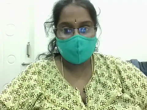 Snapshot of Reena-gowda chatting on 10-24-25, 07:54 Reena-gowda online show from 10-24-25, 07:54