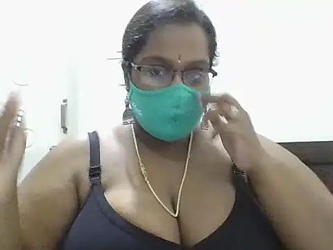 Snapshot of Reena-gowda chatting on 10-25-25, 01:40 Reena-gowda online show from 10-25-25, 01:40