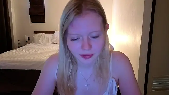Snapshot of Wendy_228 chatting on 07-04-26, 03:24 Wendy 228 online show from 07-04-26, 03:24