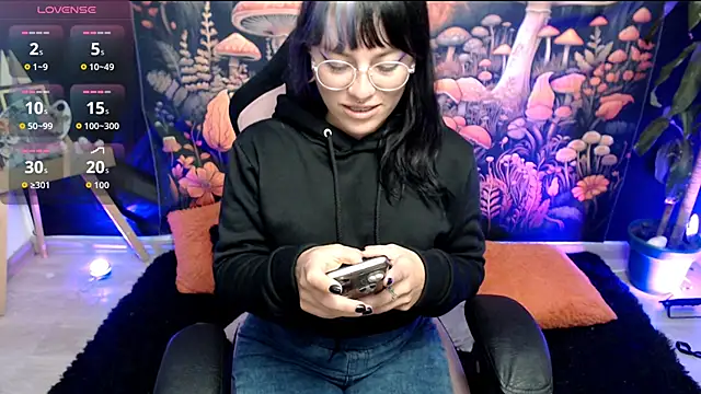 LunaBunny8 online show from 11-04-25, 01:16