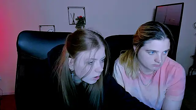 Snapshot of foxy_tease_ chatting on 09-13-25, 10:20 foxy tease  online show from 09-13-25, 10:20