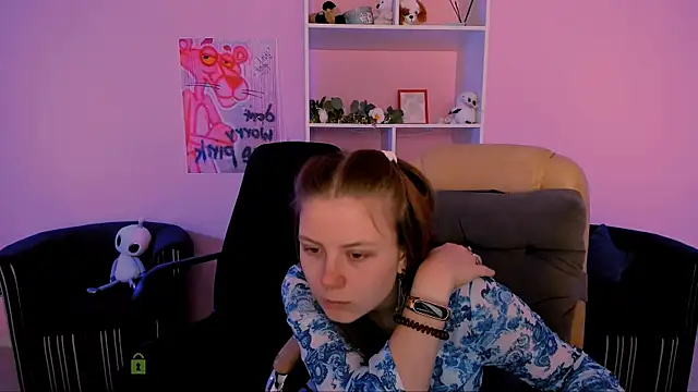 Snapshot of foxy_tease_ chatting on 09-19-25, 11:16 foxy tease  online show from 09-19-25, 11:16