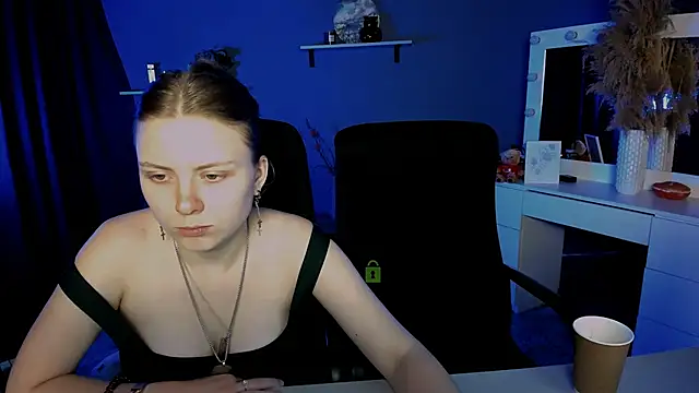 Snapshot of foxy_tease_ chatting on 09-21-25, 02:46 foxy tease  online show from 09-21-25, 02:46