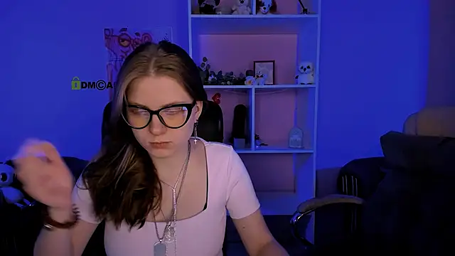 Snapshot of foxy_tease_ chatting on 09-26-25, 01:31 foxy tease  online show from 09-26-25, 01:31