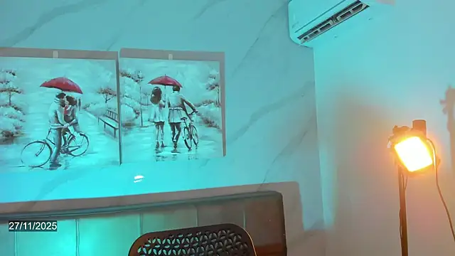 Snapshot of Dreams_Chloe chatting on 11-27-25, 05:31 Dreams Chloe online show from 11-27-25, 05:31