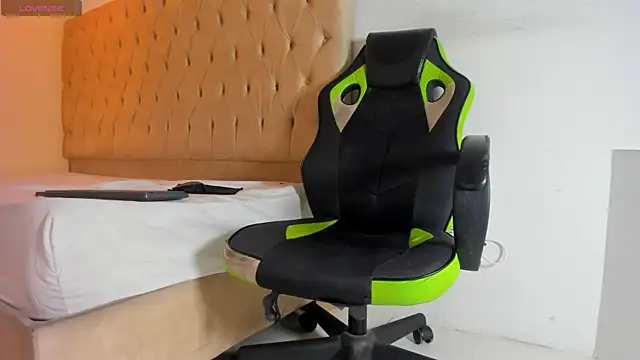 Darkknightx01 online show from 09-09-25, 12:43