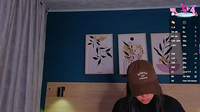 SarahMiler  online show from 10-08-25, 11:52