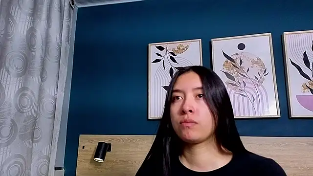 SarahMiler  online show from 12-05-25, 07:43