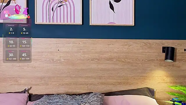 Snapshot of SarahMiler_ chatting on 12-19-25, 07:54 SarahMiler online show from 12-19-25, 07:54