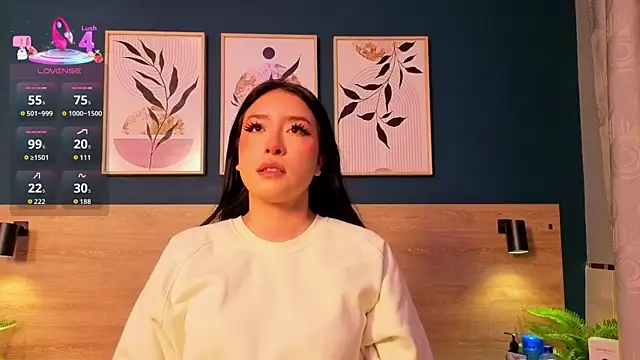 Snapshot of SarahMiler_ chatting on 01-13-26, 08:03 SarahMiler online show from 01-13-26, 08:03